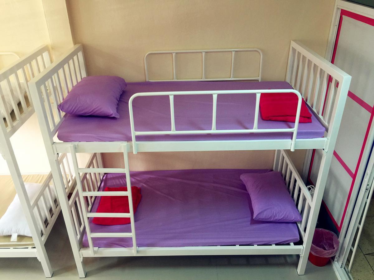 Small Elephant Hostel Бангкок Экстерьер фото