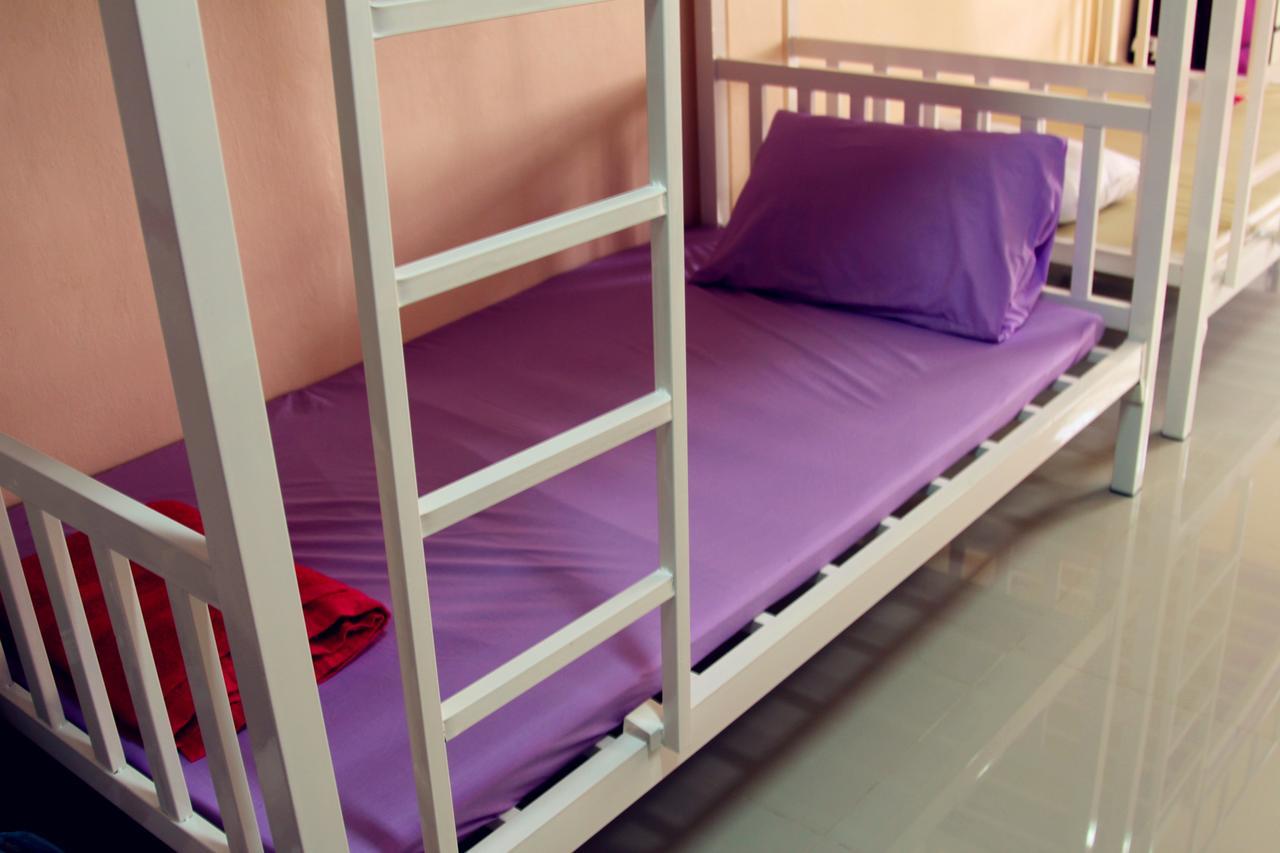 Small Elephant Hostel Бангкок Экстерьер фото
